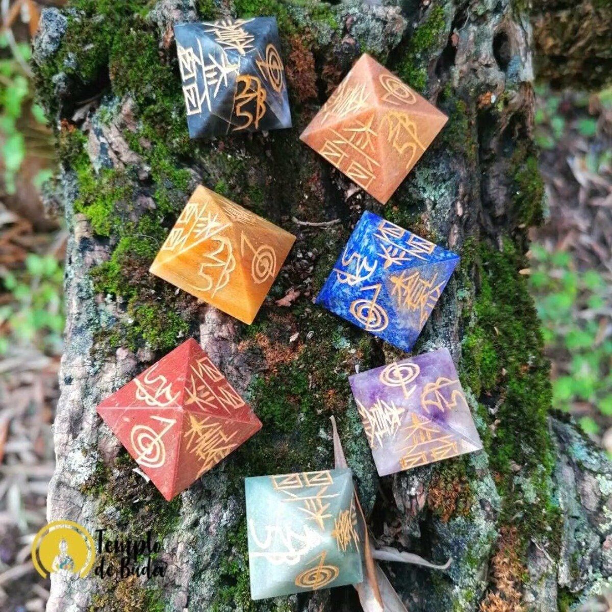 Pirâmides Chakras com Simbolos Reiki