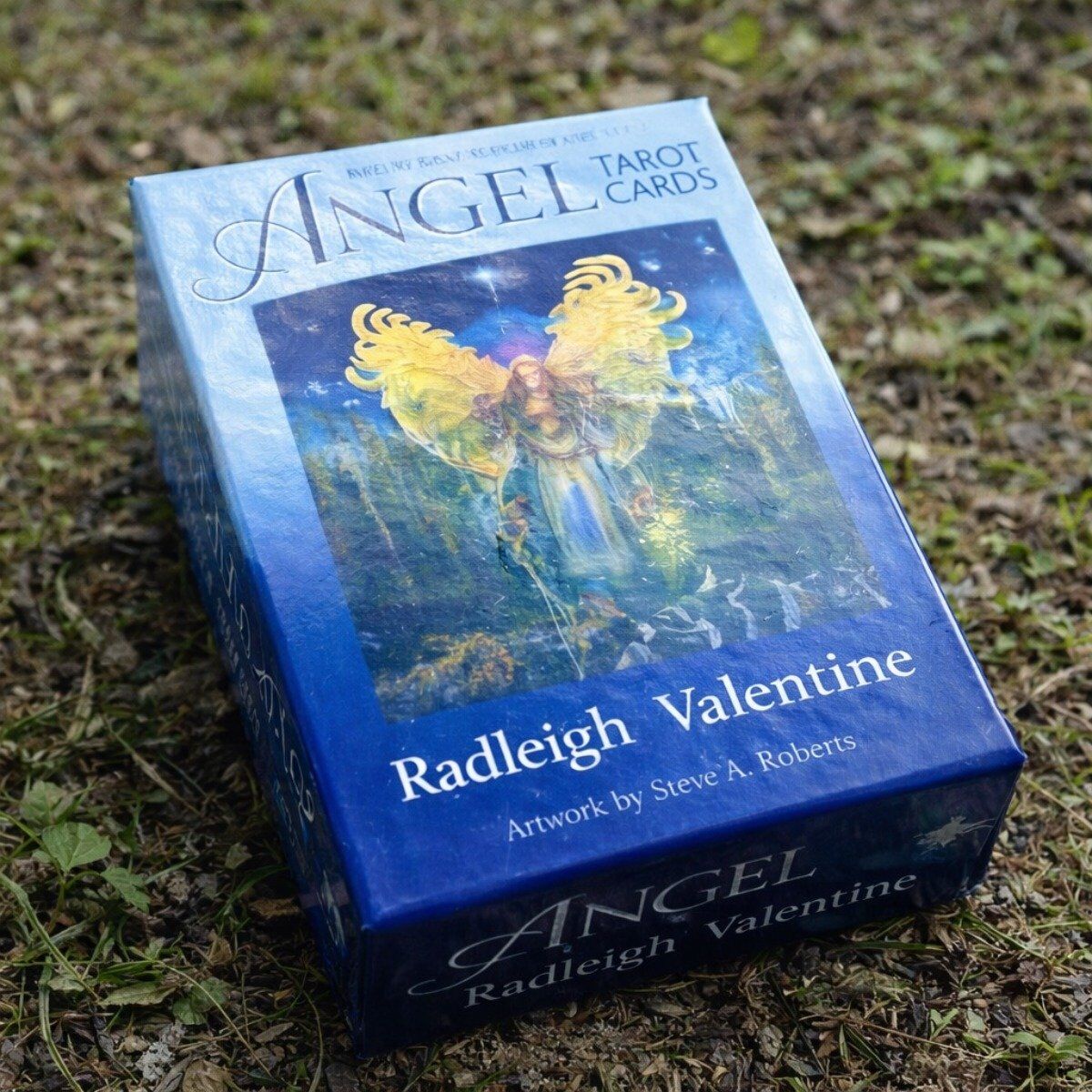Angel Tarot Cards de Radleigh Valentine em Inglês