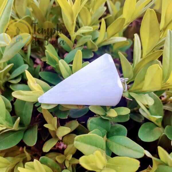 Pendente de Selenita Branca Triângulo